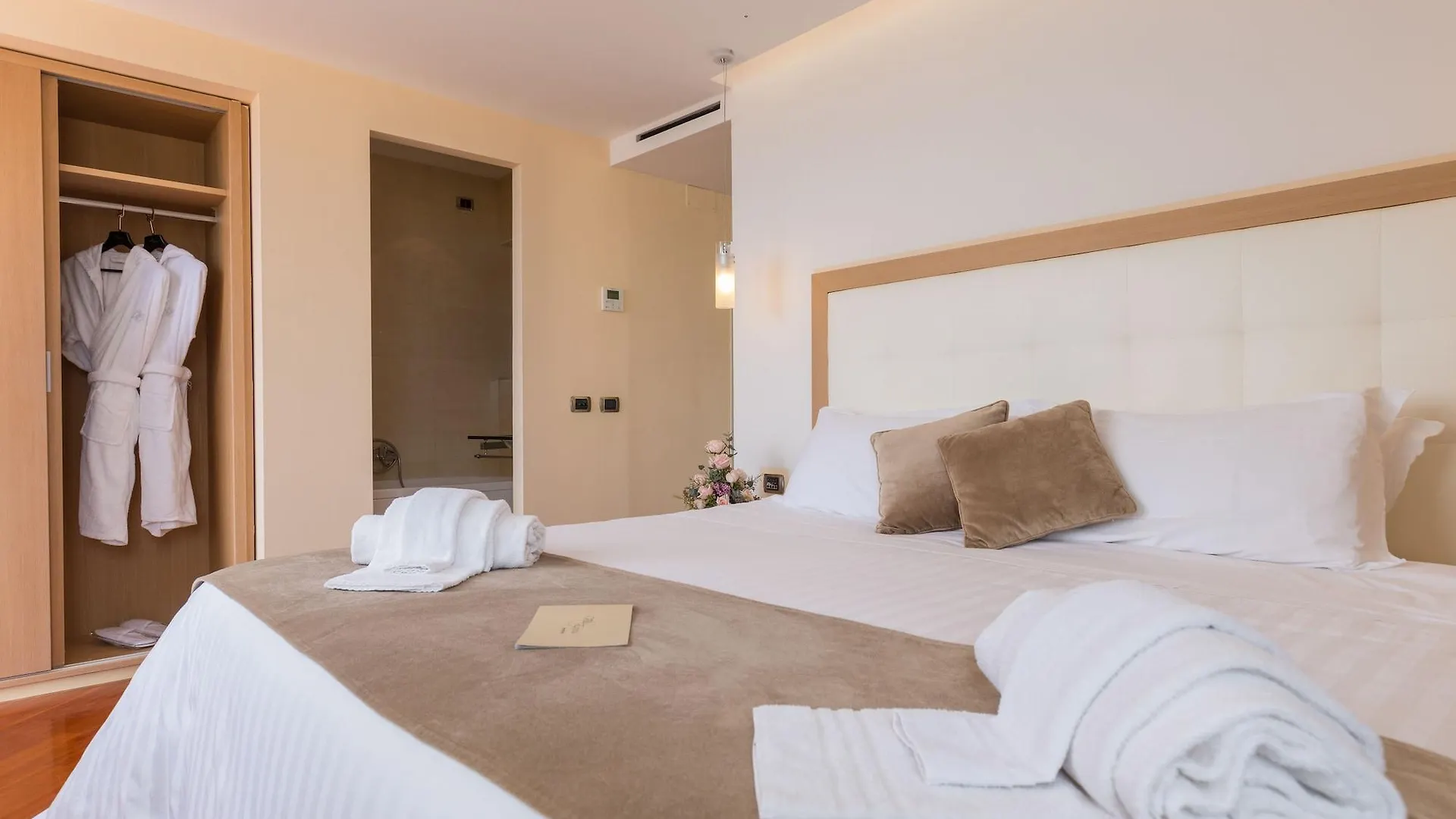 Hotel Villa Esperia Таормина 4*,  Италия